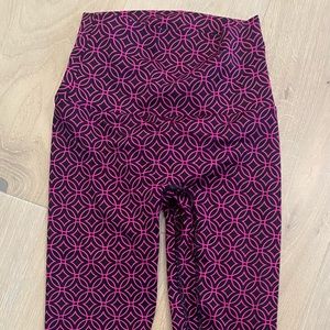 K-DEER black and hot pink capri length leggings